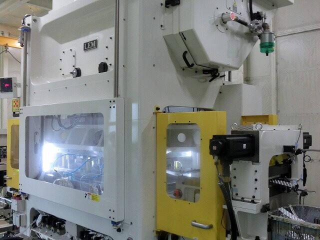 順送1000spm エアコンフィン加工